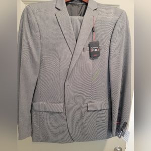 Brand New Van Huesen suit 46R